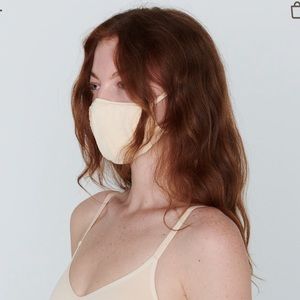 SKIMS Seamless Face Mask in Sand